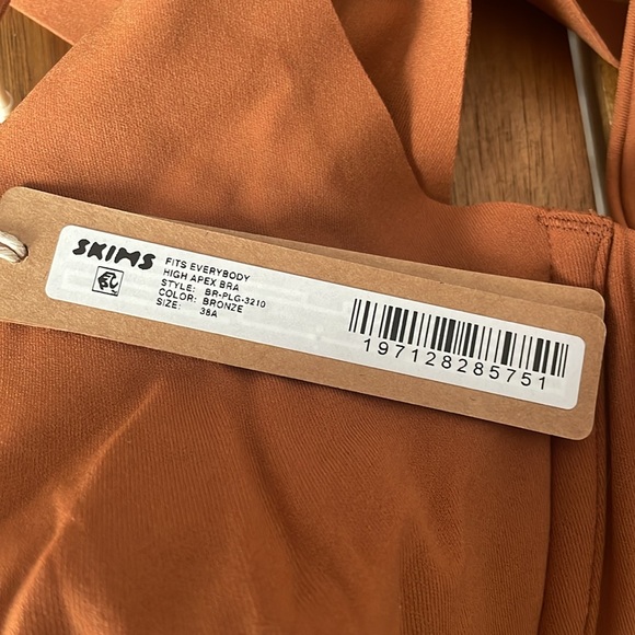 SKIMS Fits Everybody High Apex Bra - Picture 2 of 6
